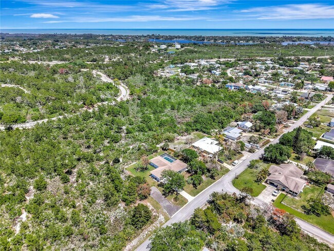 Building Photo - 9125 SE Karin St