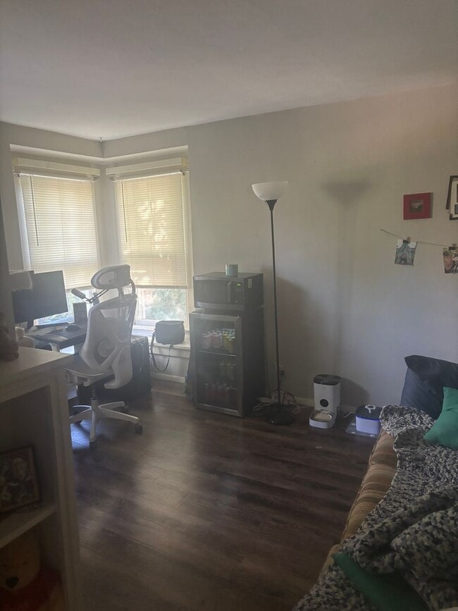 Building Photo - 931 Dewey St