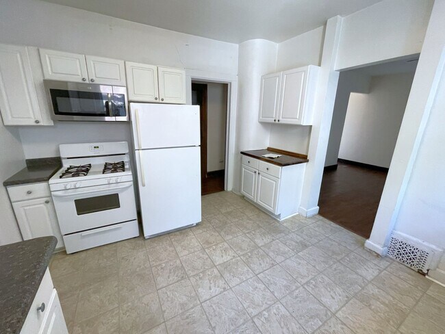 Building Photo - 1119/21 Bowen Ct.
