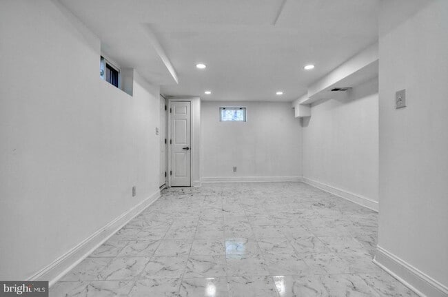 Building Photo - 701 Platinum Ave