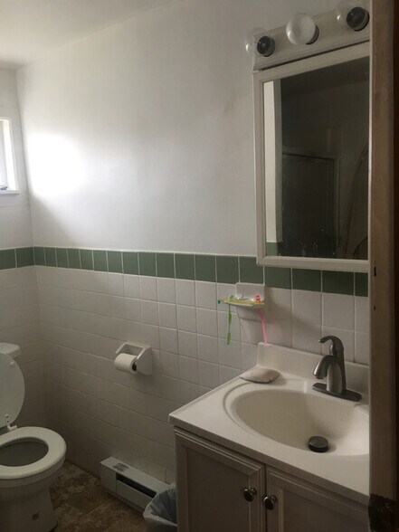 Building Photo - 7xx W Maple Ave