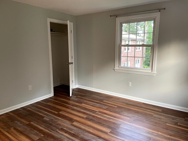 Building Photo - 180 Tyngsboro Rd