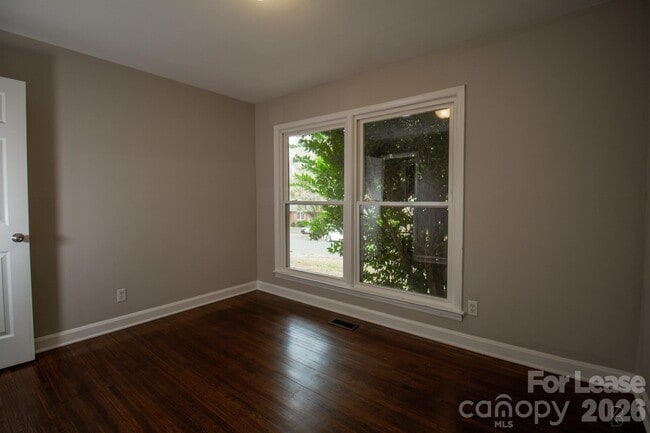 Building Photo - 4021 Crestridge Dr