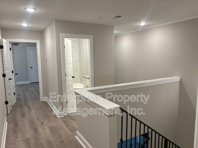 Building Photo - 564 Holden Dr