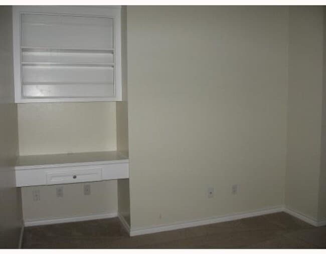 Building Photo - COZY BRICK HOME IN CONVENIENT LOCATION, NEAR SCHOOLS!