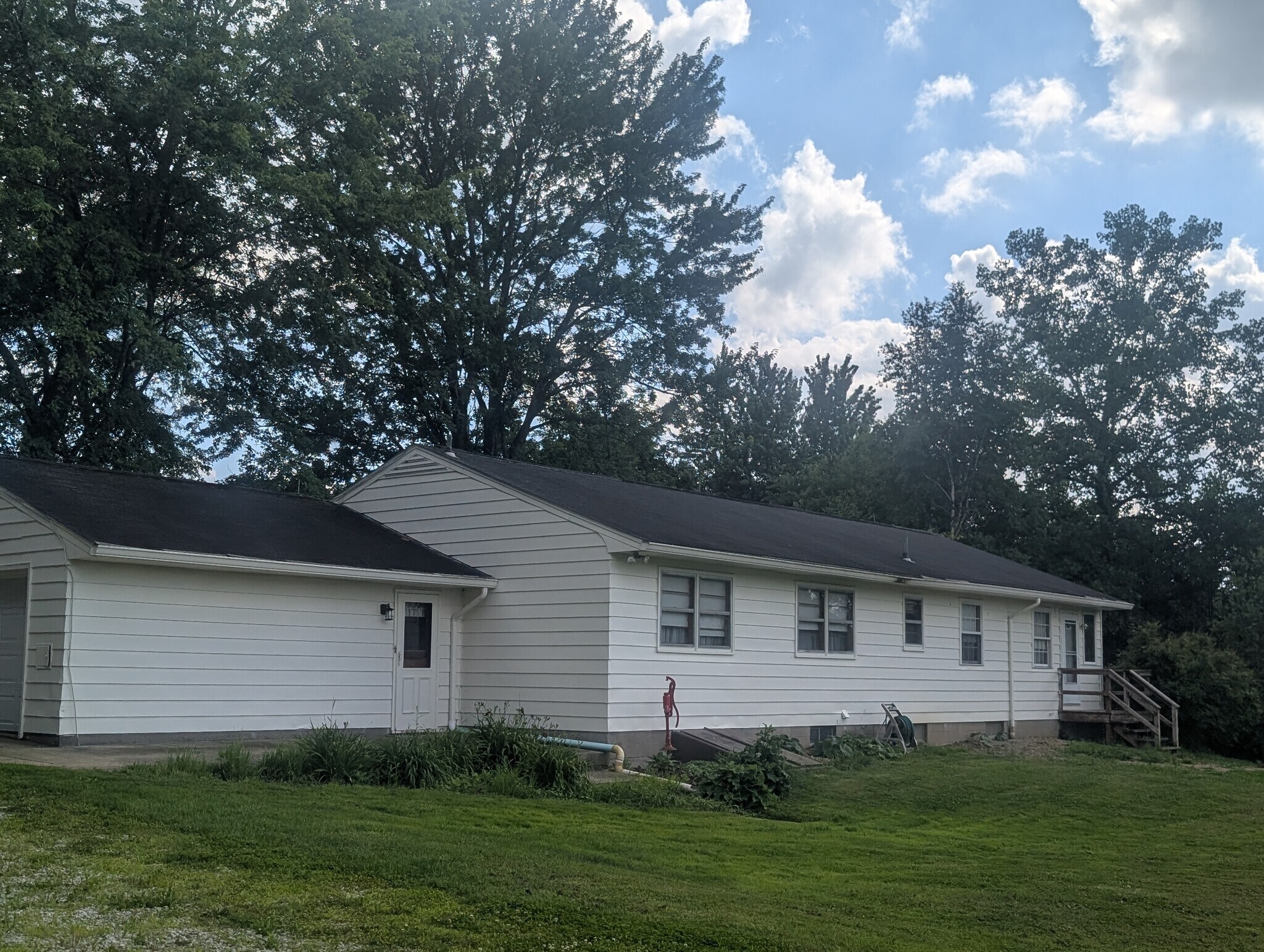 Building Photo - 225 E Mennonite Rd