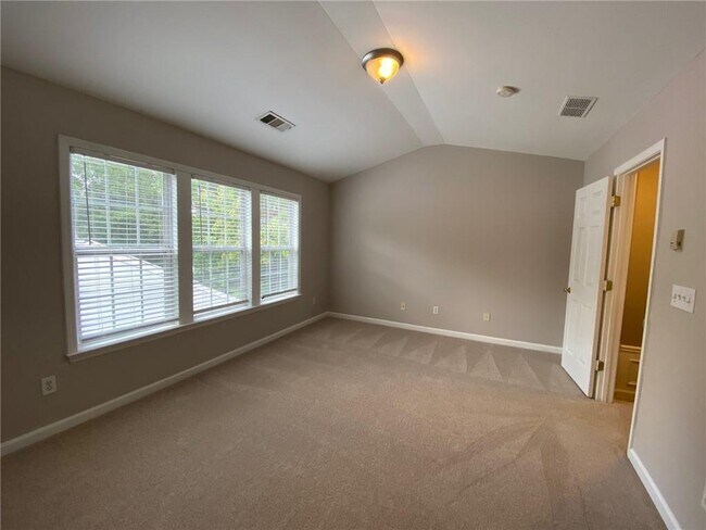 Building Photo - 4019 Howell Park Rd