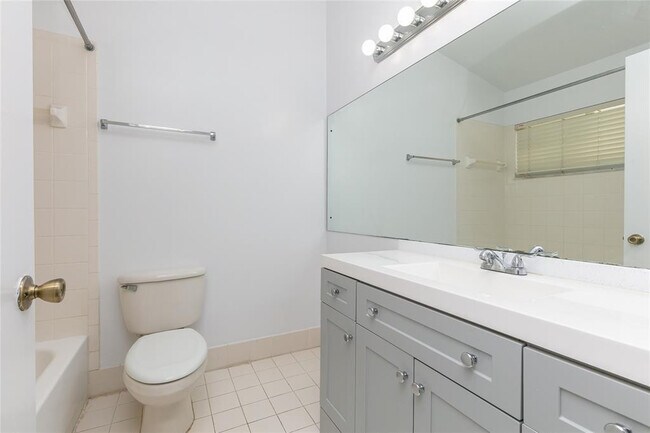 Building Photo - 159 Hidden Ct Rd