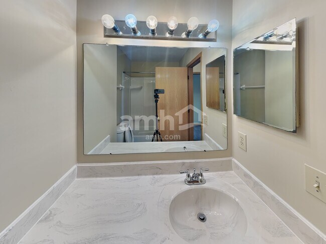 Building Photo - 2245 Yagger Bay Dr