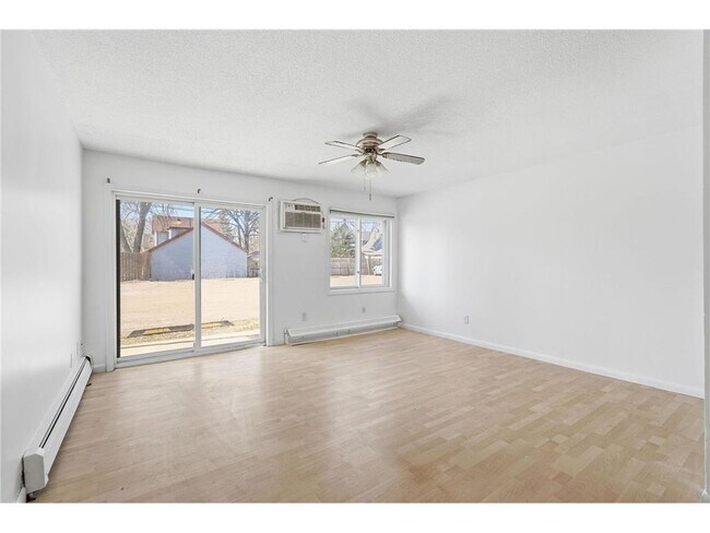 Building Photo - 2740 Pleasant Ave