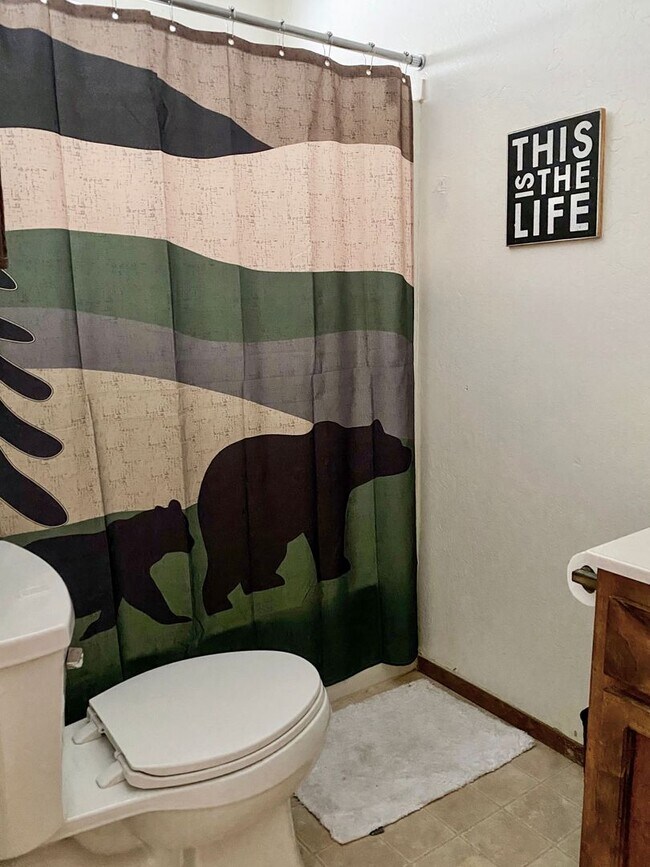 Building Photo - New to the Rental Market! FURNISHED Custom 3 Bdrm Hm w/Garage