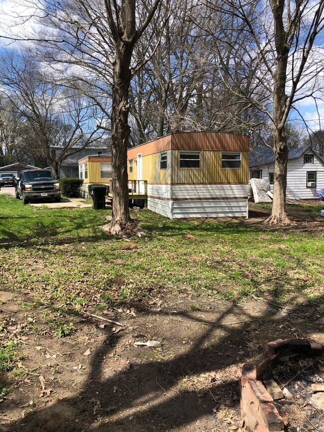 Building Photo - Updated 3 bedroom 1 bath mobile home with open floor plan