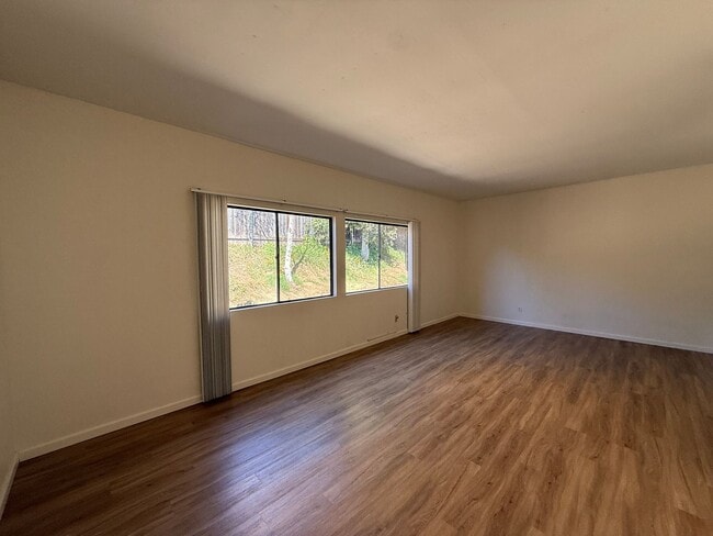 Building Photo - Located in Bauer Estates Near The Country ...