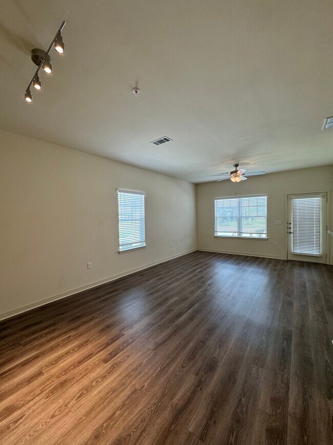 Building Photo - 8106 Cibolo Hills Pkwy