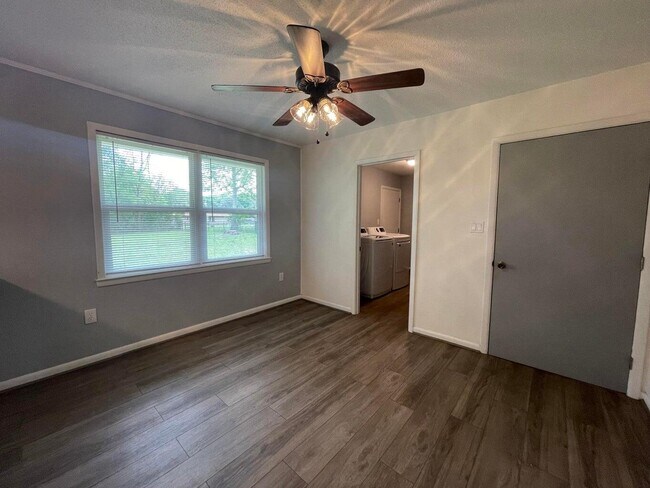 Building Photo - 122 Hillwood Dr