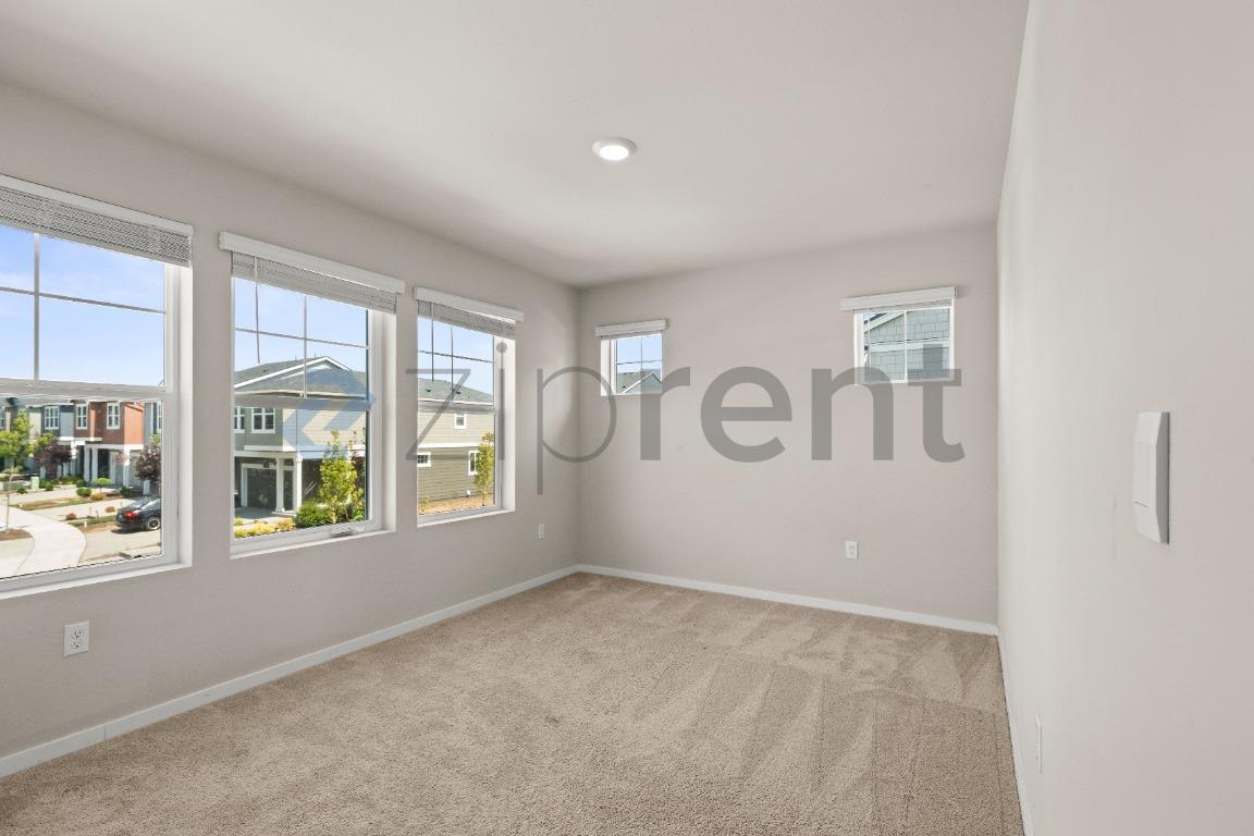 Building Photo - Unit