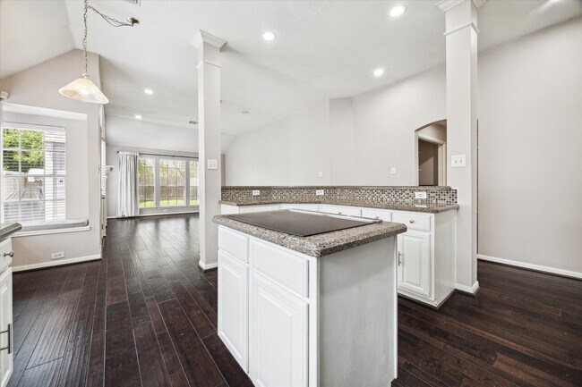 Building Photo - 8830 Fairbloom Ln
