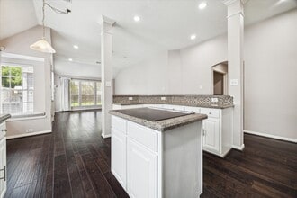 Building Photo - 8830 Fairbloom Ln