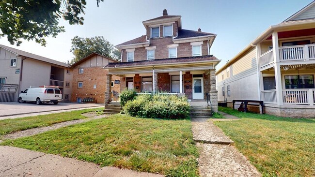Building Photo - 181-183 East 13th Ave