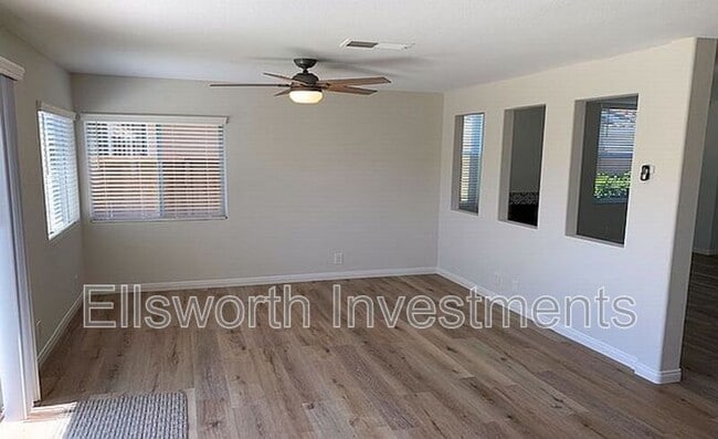 Building Photo - 744 Cardona Ave