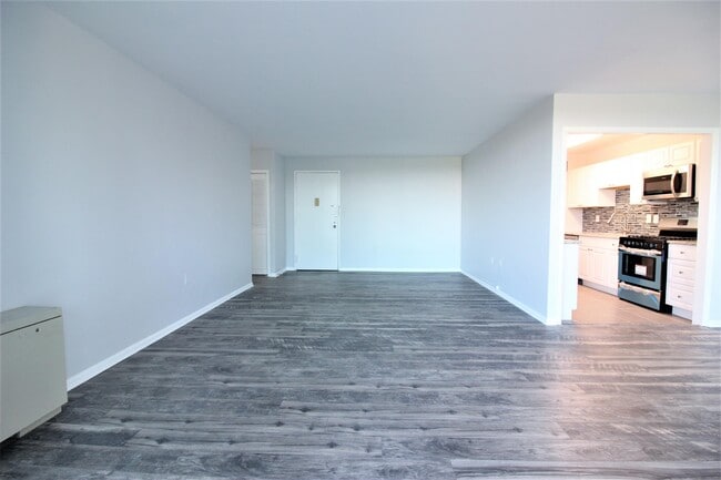 Building Photo - 10401 Grosvenor Pl