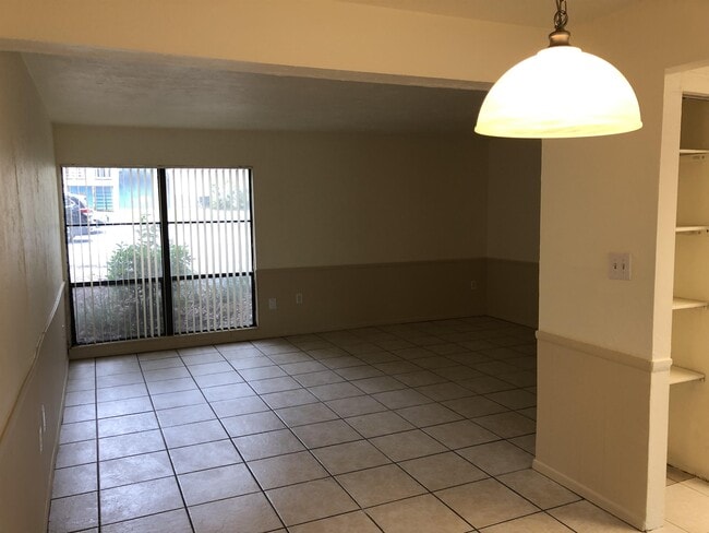 Building Photo - 2811 SW Archer Rd