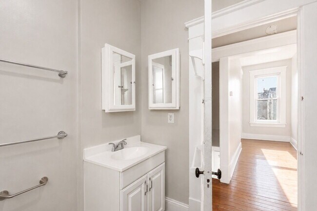 Building Photo - 204 Chittenden Ave