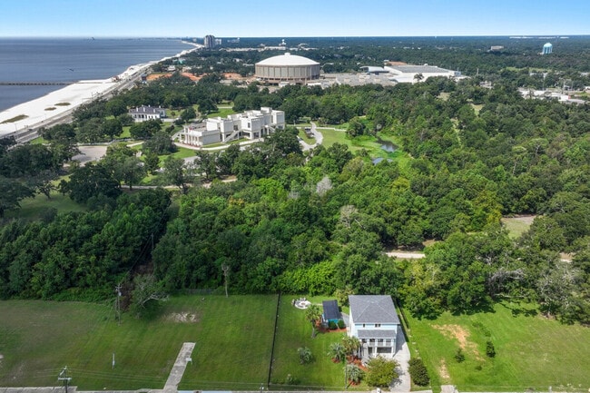 Building Photo - 139 Brady Dr