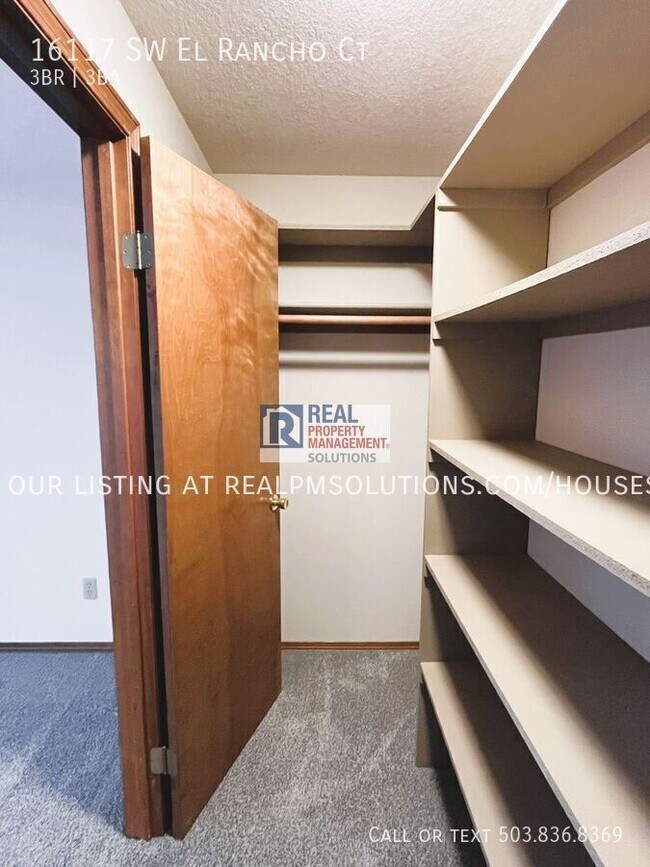 Building Photo - 16117 SW El Rancho Ct