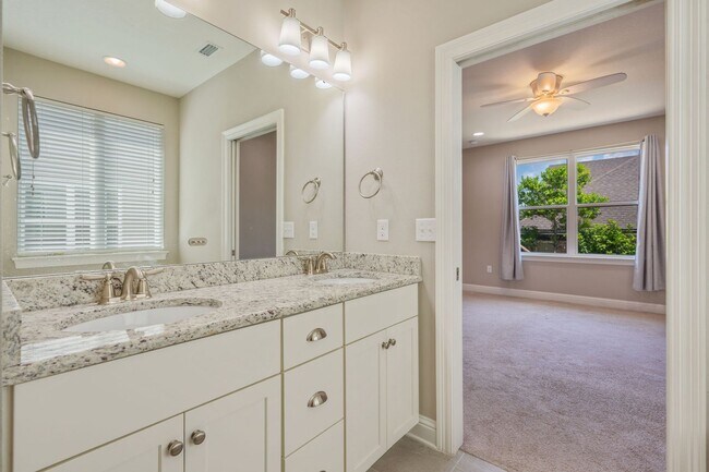 Building Photo - Modern 4-Bedroom Home with Designer Touches in the Heart of Niceville