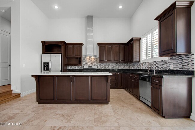 Building Photo - 2205 Hacienda Rey Dr