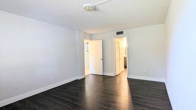 Building Photo - 3253 Foxcroft Rd