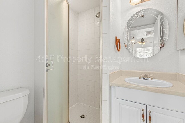 Building Photo - 405 E Linda Ln