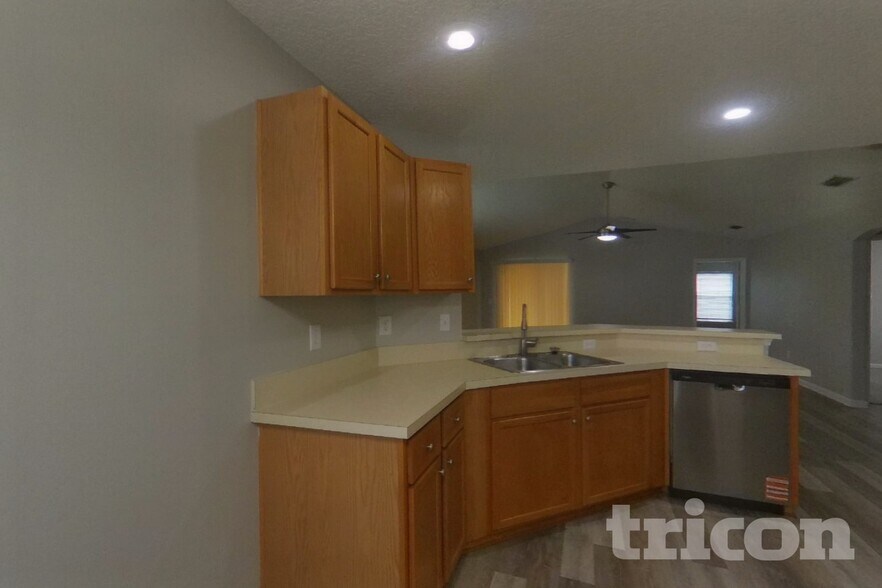 Building Photo - 3318 Citation Dr