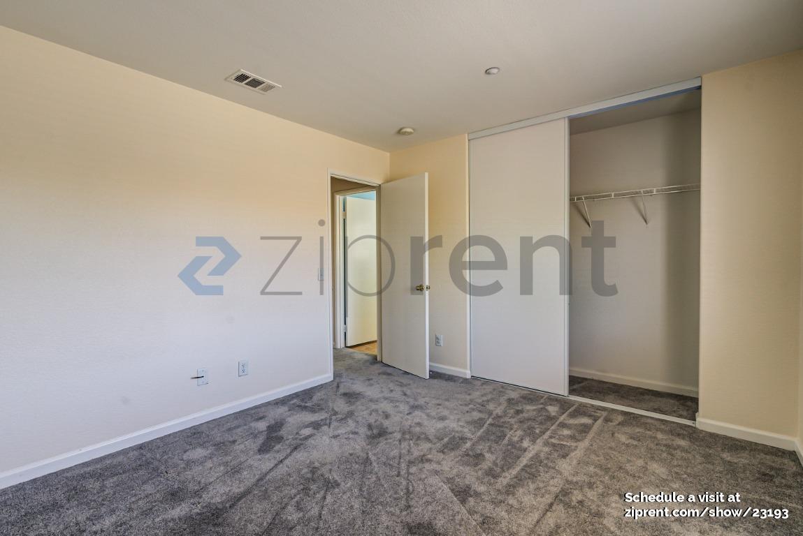Building Photo - Unit