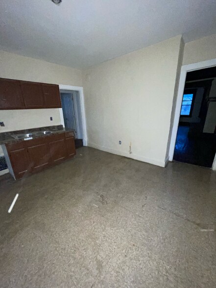 Building Photo - 2417 N 33rd St