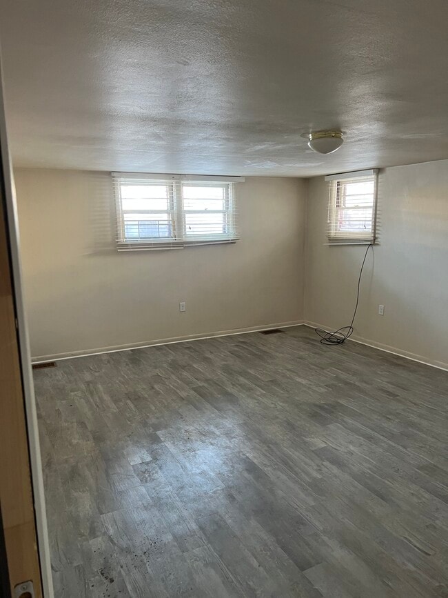 Building Photo - 523 3rd St W