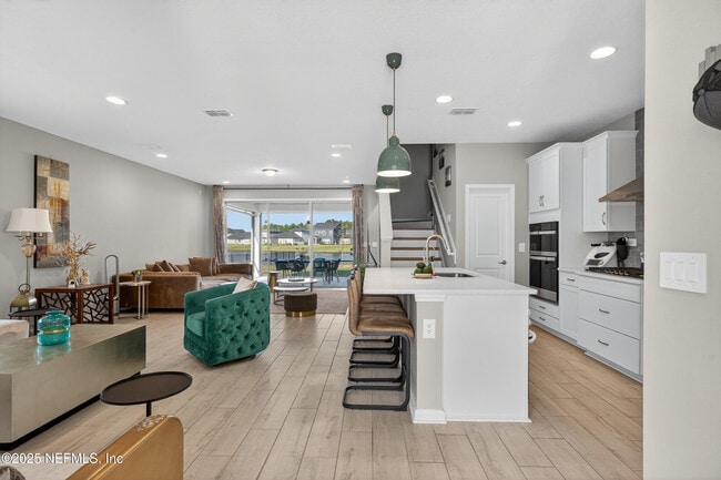 Building Photo - 460 Archstone Wy