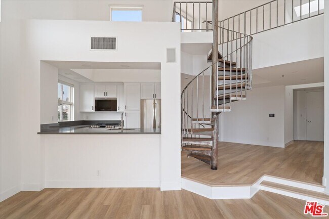 Building Photo - 235 Main St