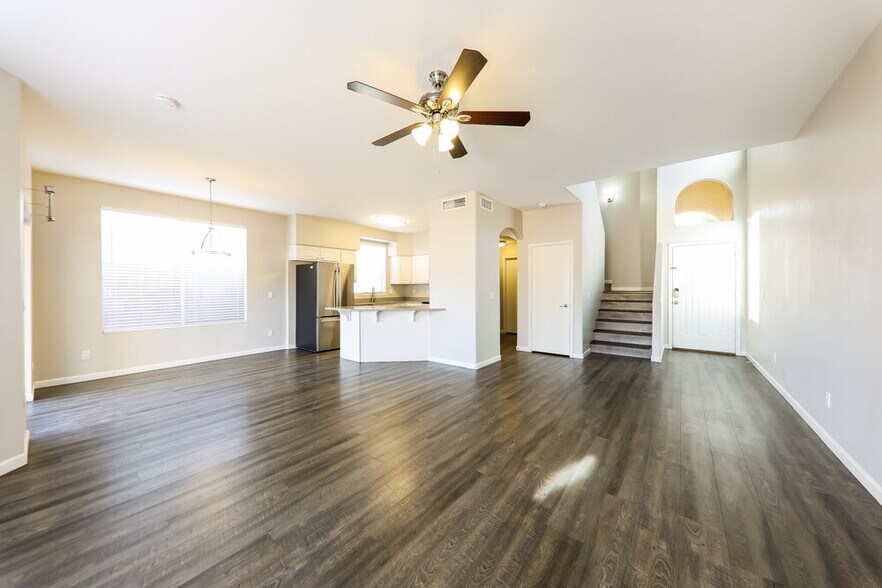 Building Photo - 2221 E Union Hills Dr