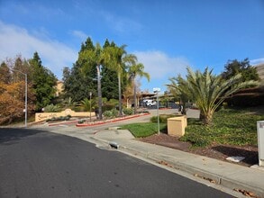 Building Photo - Large 2 Bedroom, 2 Bath Condo in San Ramon