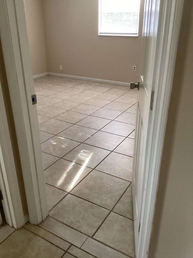 Building Photo - Charming Three-Bedroom, Two-Bathroom Single-Family Home!