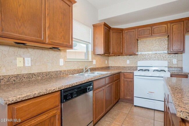 Building Photo - 3274 Maple Point Dr