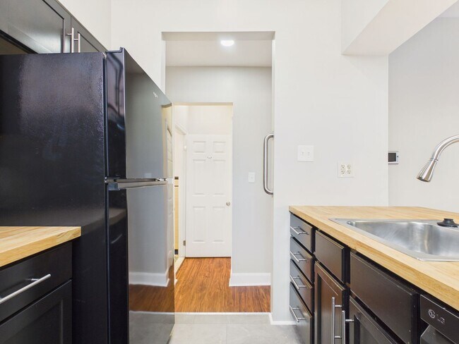 Building Photo - 1017 N Front St