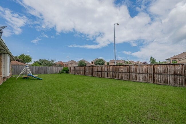 Building Photo - 311 N Esplanade Ln
