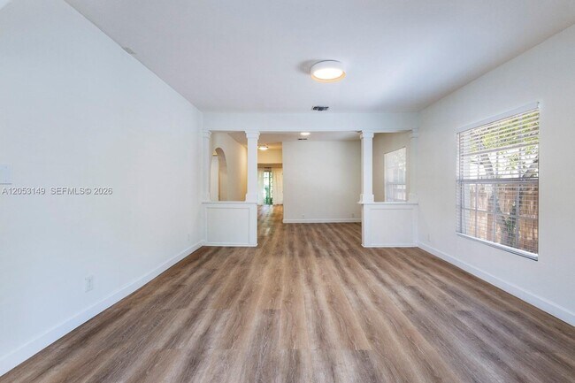 Building Photo - 3628 Thomas Ave