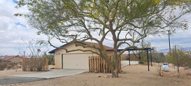 Building Photo - Larger 2 Bedroom home