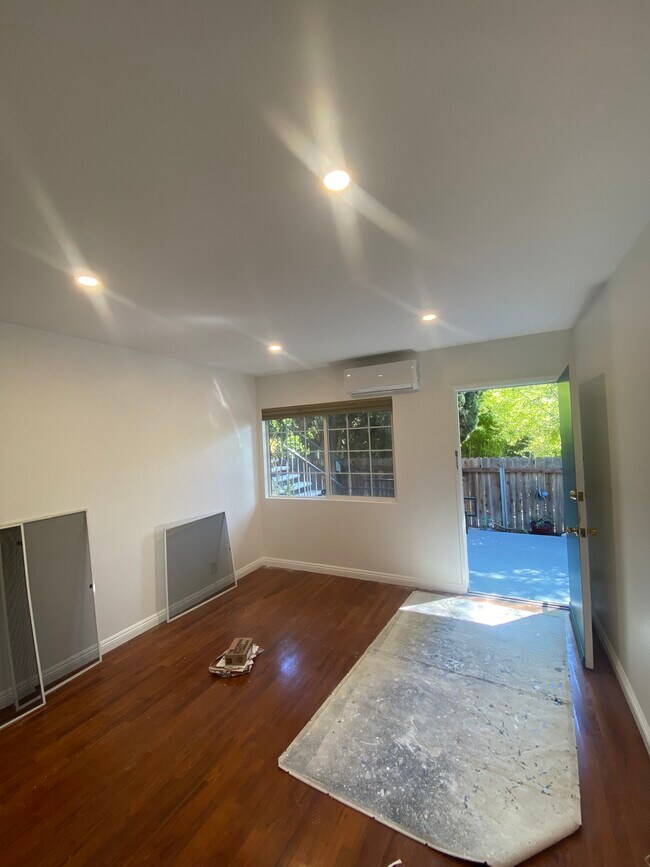 Building Photo - 1427 Centinela Ave