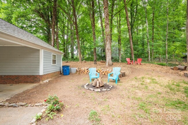 Building Photo - 901 Winter Wood Dr