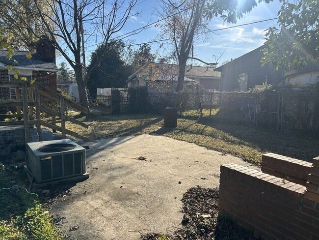 Building Photo - 3 Bed, 1 Bath Home